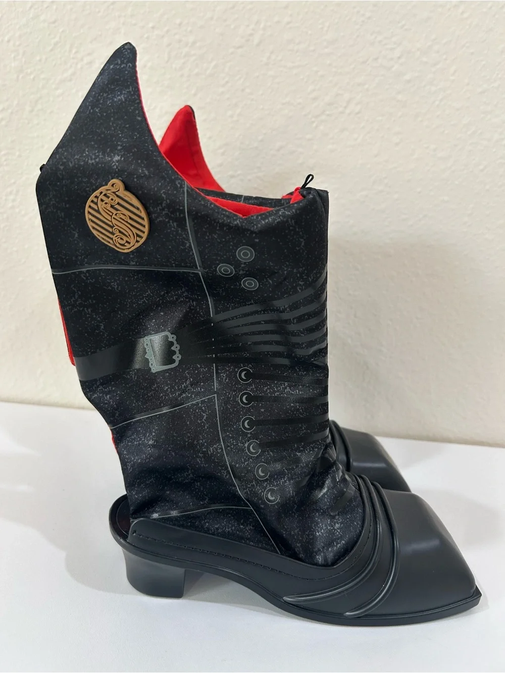 Universal Studios Wicked Elpheba Costume Boots, Fits up to a child size 1.5 NWOT